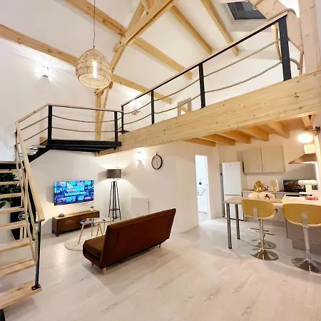 Holiday home Magnifique Grange Renovee Au Coeur De La Champagne Les Mesneux